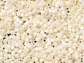 Бисер Япония MIYUKI Delica цилиндрический 11/0 5г DB-0157 кремовый непрозрачный радужный